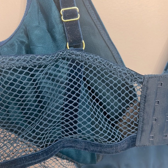 Velvet bralette Top - Picture 3 of 5